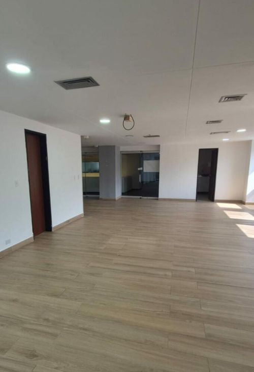 Oficina en arriendo en El Diamante No. 2, Medellín, 246 m² · foto 4 de 7
