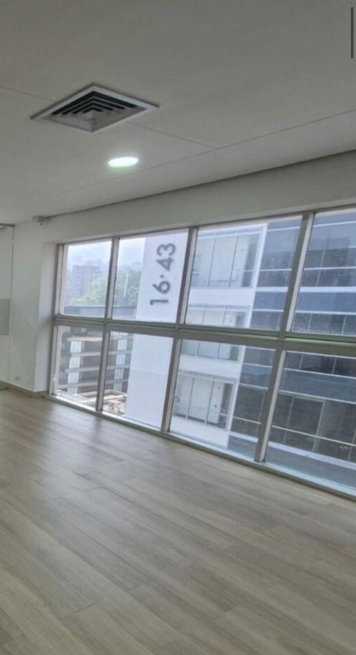 Oficina en arriendo en El Diamante No. 2, Medellín, 246 m² · foto 5 de 7