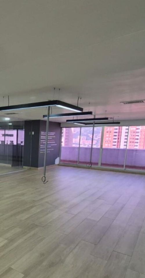 Oficina en arriendo en El Diamante No. 2, Medellín, 246 m² · foto 6 de 7