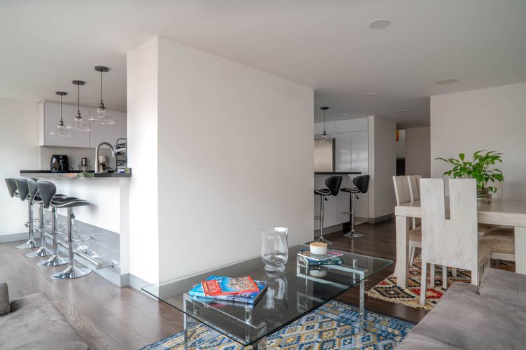 Apartamento de 3 alcobas en venta en Chicó Reservado, Bogotá, 185 m² · foto 2 de 24