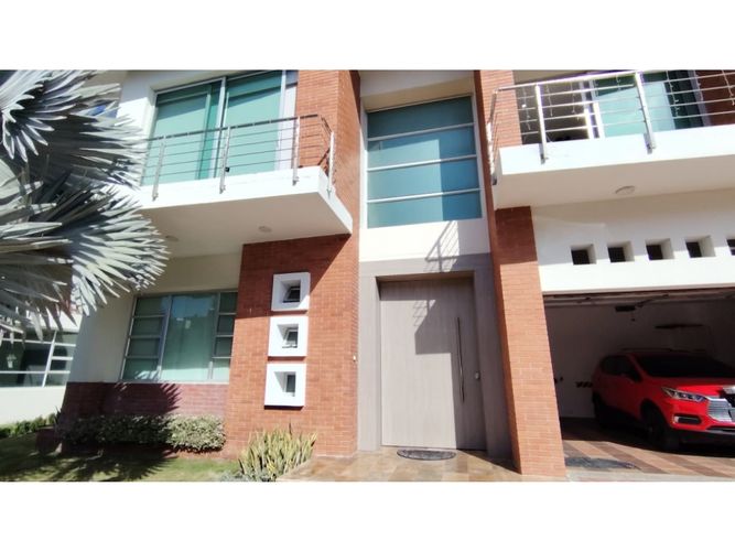 Casa de 4 alcobas en venta en Villa Campestre, Barranquilla, 613 m² · foto 2 de 24