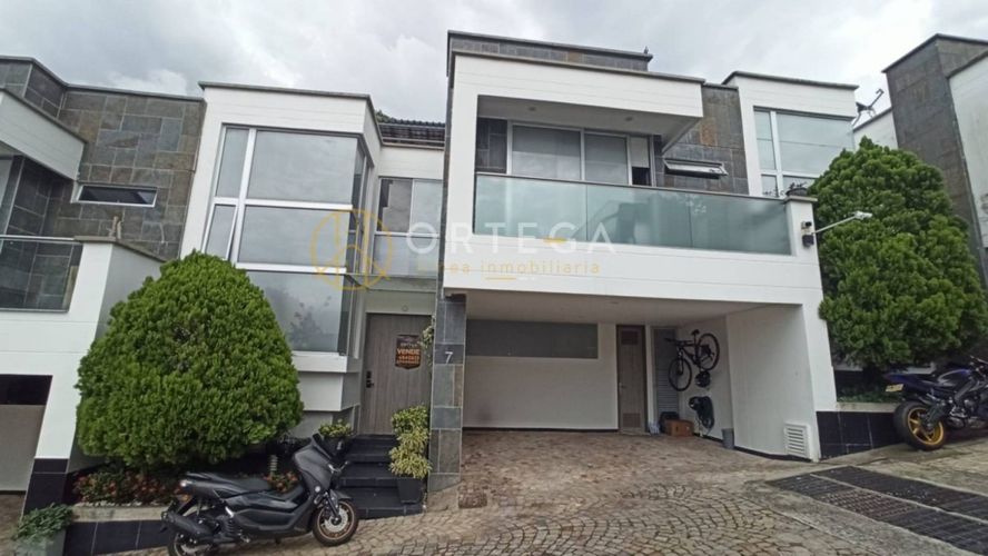 Casa de 4 alcobas en venta en Lagos Del Cacique, Bucaramanga, 240 m² · foto 2 de 24