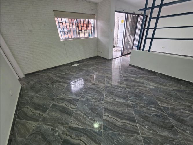 Casa de 7 alcobas en arriendo en La Florida, Medellín, 300 m² · foto 3 de 12