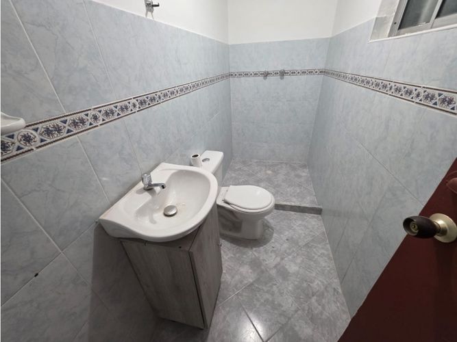 Casa de 7 alcobas en arriendo en La Florida, Medellín, 300 m² · foto 5 de 12