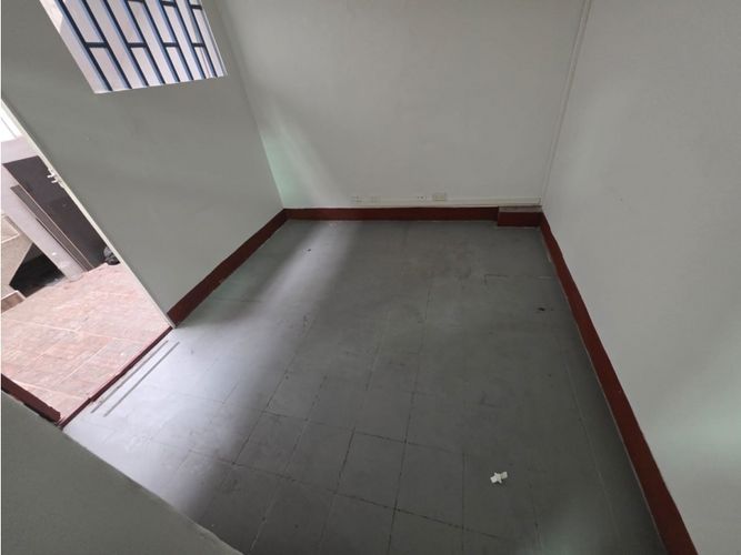 Casa de 7 alcobas en arriendo en La Florida, Medellín, 300 m² · foto 6 de 12
