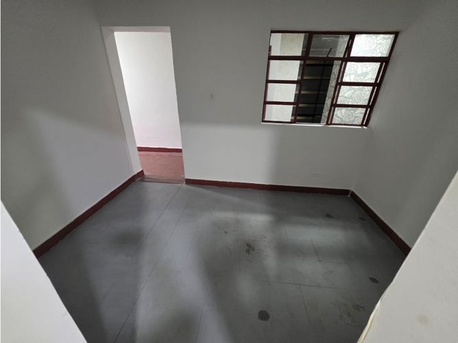 Casa de 7 alcobas en arriendo en La Florida, Medellín, 300 m² · foto 7 de 12