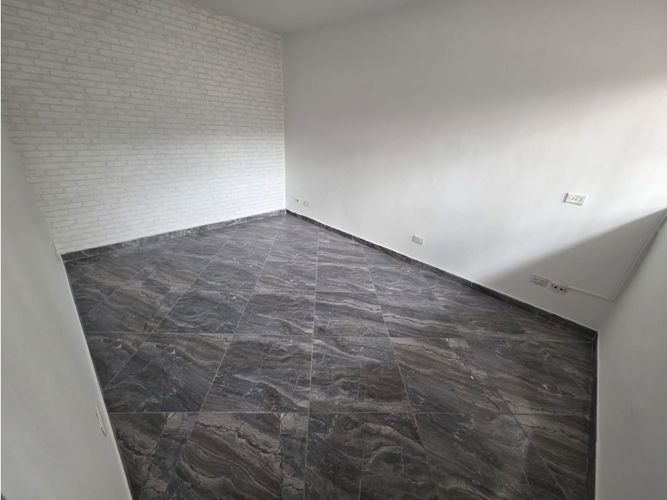 Casa de 7 alcobas en arriendo en La Florida, Medellín, 300 m² · foto 9 de 12
