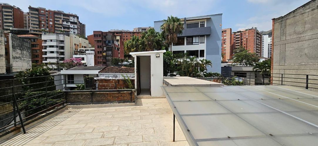 Edificio en venta en Santa Teresita, Cali, 1210 m² · foto 2 de 24
