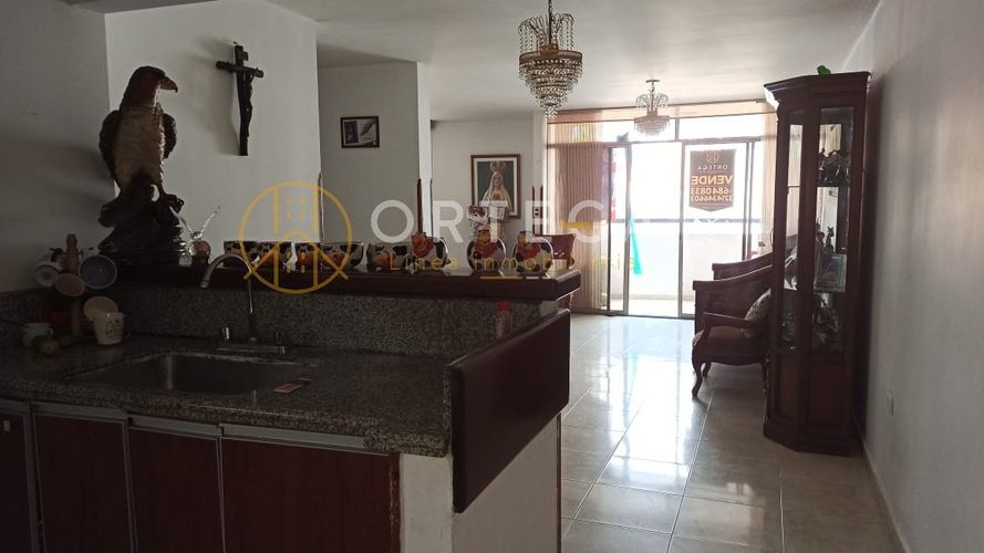 Apartamento de 3 alcobas en venta en Sotomayor, Bucaramanga, 215 m² · foto 2 de 24