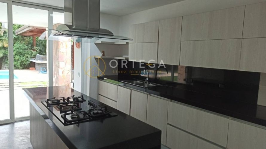 Casa de 5 alcobas en venta en Terrazas De Menzuli, Floridablanca, 460 m² · foto 2 de 24