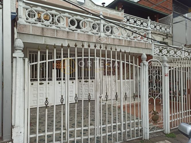 Casa de 4 alcobas en venta en Andalucia, Floridablanca, 140 m² · foto 2 de 21