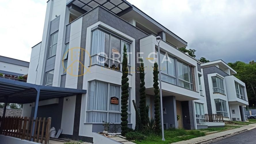 Casa de 4 alcobas en venta en Casco Antiguo - Floridablanca, Floridablanca, 367 m² · foto 2 de 24