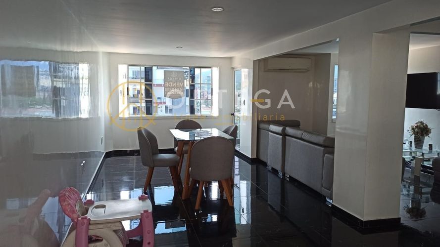 Apartamento de 4 alcobas en venta en Cañaveral, Floridablanca, 214 m² · foto 2 de 24