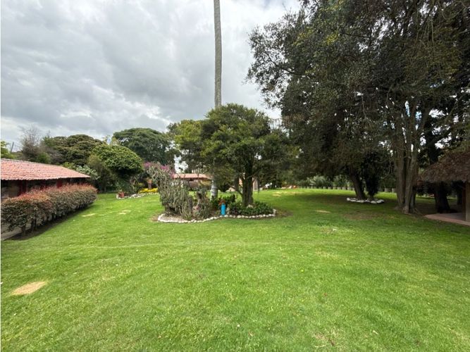 Casa de 4 alcobas en venta en Guaymaral, Bogotá, 550 m² · foto 3 de 22