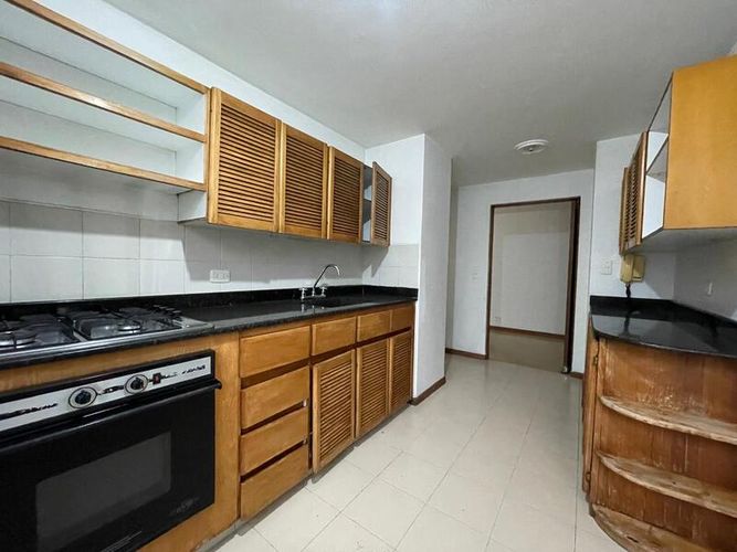 Apartamento de 4 alcobas en venta en Los Naranjos, Medellín, 115 m² · foto 3 de 13