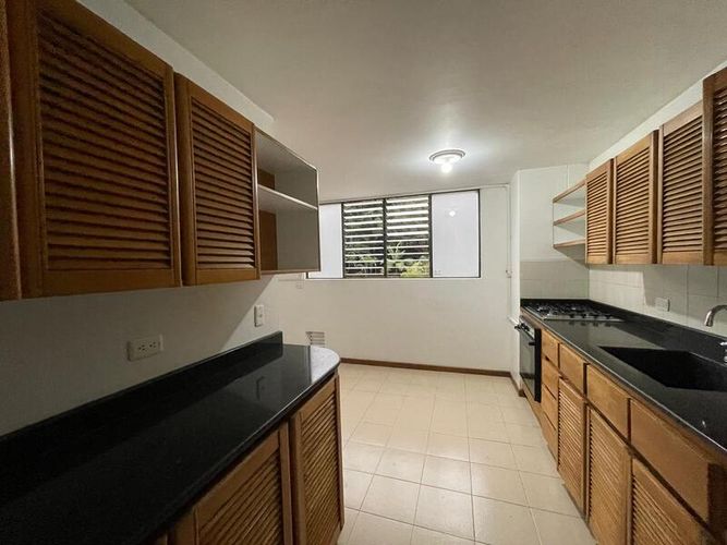 Apartamento de 4 alcobas en venta en Los Naranjos, Medellín, 115 m² · foto 4 de 13