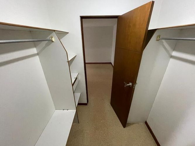 Apartamento de 4 alcobas en venta en Los Naranjos, Medellín, 115 m² · foto 9 de 13