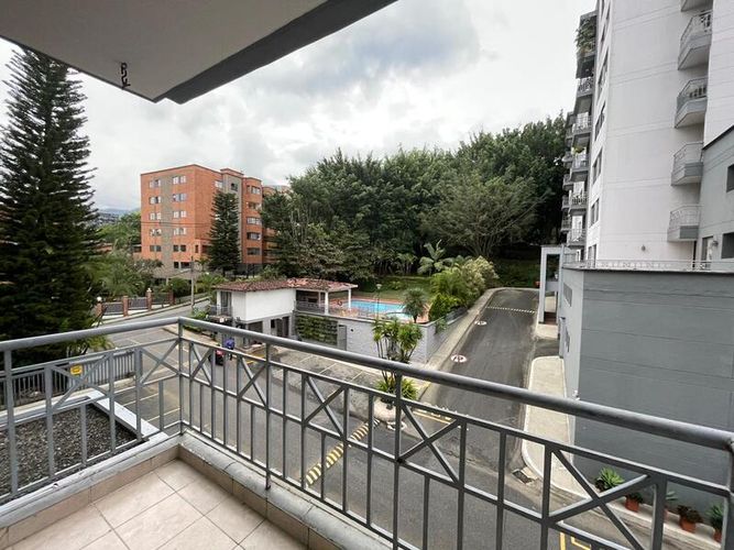 Apartamento de 4 alcobas en venta en Los Naranjos, Medellín, 115 m² · foto 12 de 13