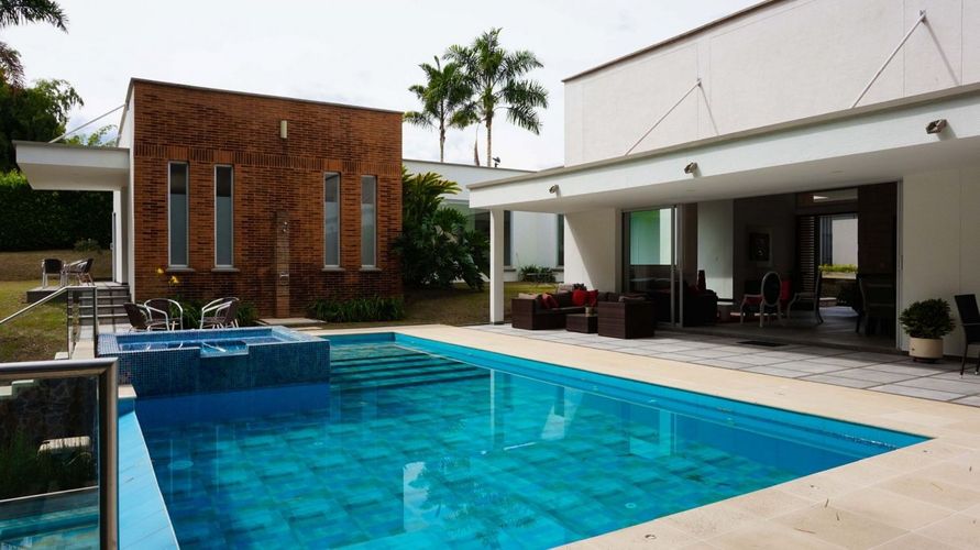 Casa de 5 alcobas en venta en Cerritos, Pereira, 1650 m² · foto 3 de 24