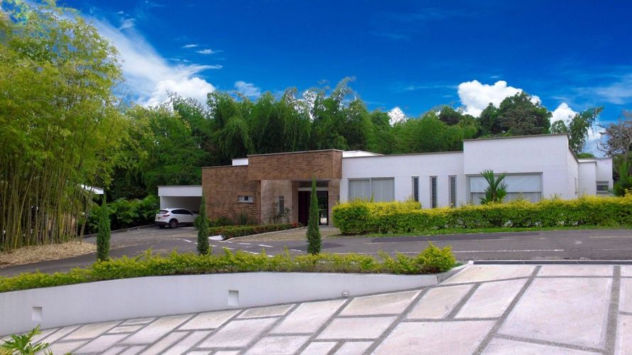Casa de 5 alcobas en venta en Cerritos, Pereira, 1650 m² · foto 2 de 24