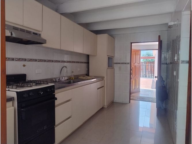 Casa de 5 alcobas en venta en Cedritos, Bogotá, 204 m² · foto 9 de 24