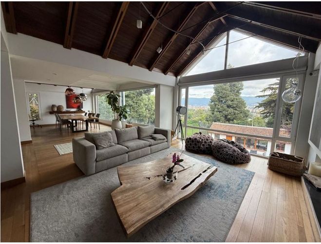 Casa de 4 alcobas en venta en Lindaraja, Bogotá, 278 m² · foto 2 de 19