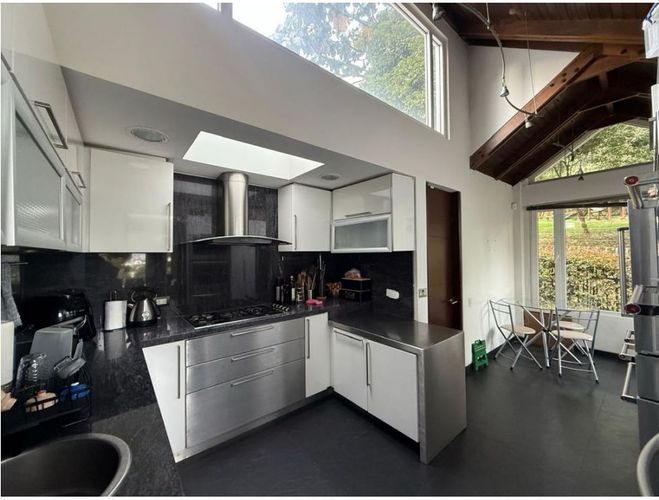Casa de 4 alcobas en venta en Lindaraja, Bogotá, 278 m² · foto 8 de 19