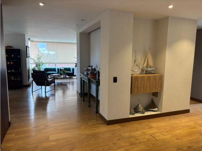 Apartamento de 3 alcobas en venta en La Carolina, Bogotá, 168 m² · foto 5 de 14