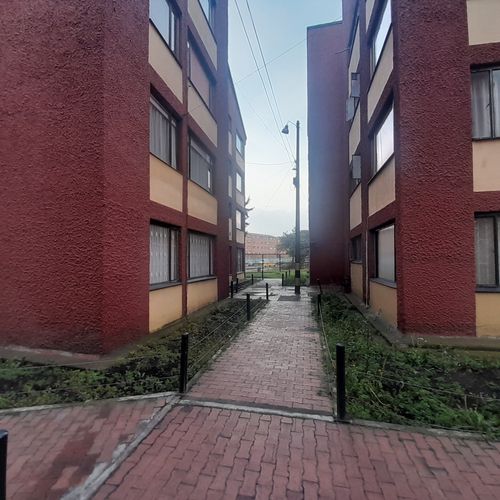 Apartamento de 3 alcobas en venta en Floralia I Sector, Bogotá, 80 m² · foto 4 de 20