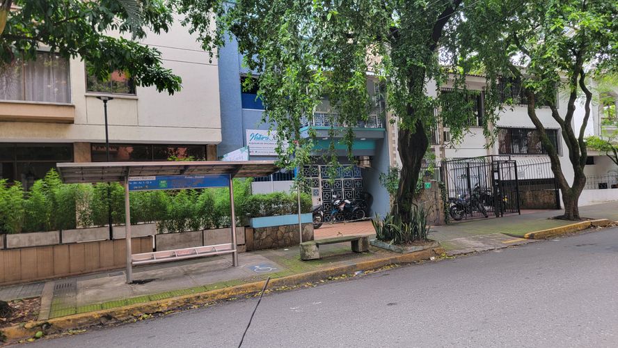 Casa de 11 alcobas en venta en Centenario, Cali, 320 m² · foto 3 de 24