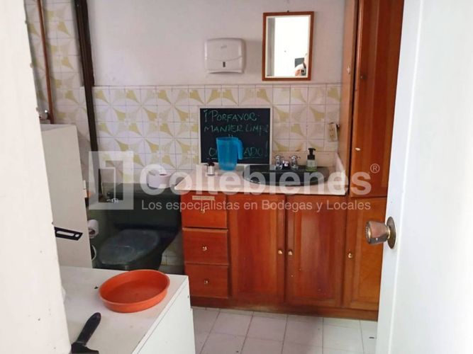 Casa de 10 alcobas en venta en Patio Bonito, Medellín, 300 m² · foto 9 de 16