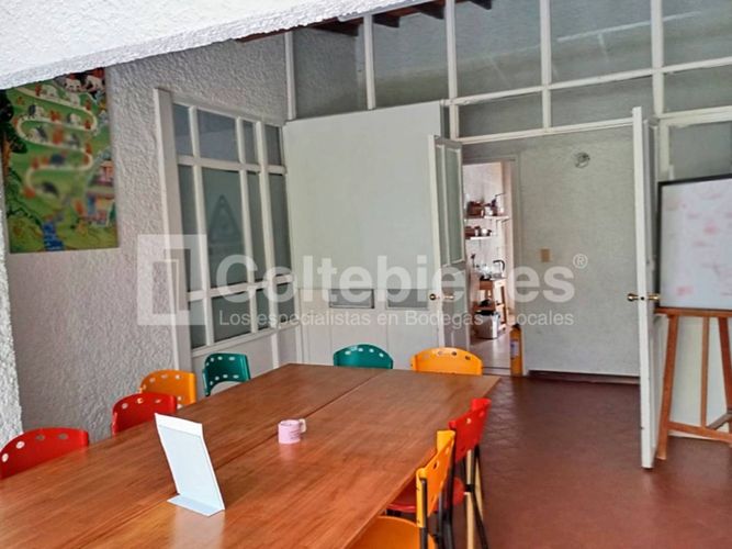 Casa de 10 alcobas en venta en Patio Bonito, Medellín, 300 m² · foto 10 de 16