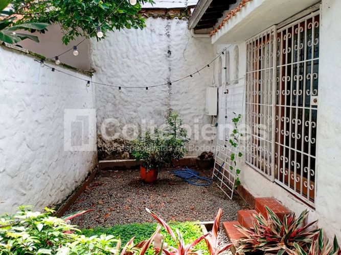 Casa de 10 alcobas en venta en Patio Bonito, Medellín, 300 m² · foto 14 de 16