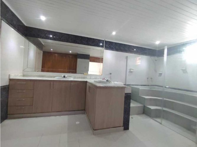 Casa de 5 alcobas en venta en Riomar, Barranquilla, 550 m² · foto 9 de 24