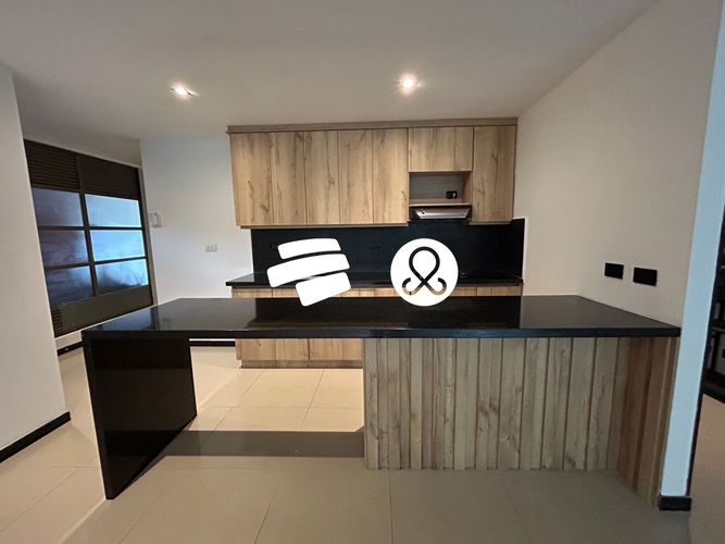 Apartamento de 3 alcobas en venta en Altos Del Poblado, Medellín, 135 m² · foto 2 de 24