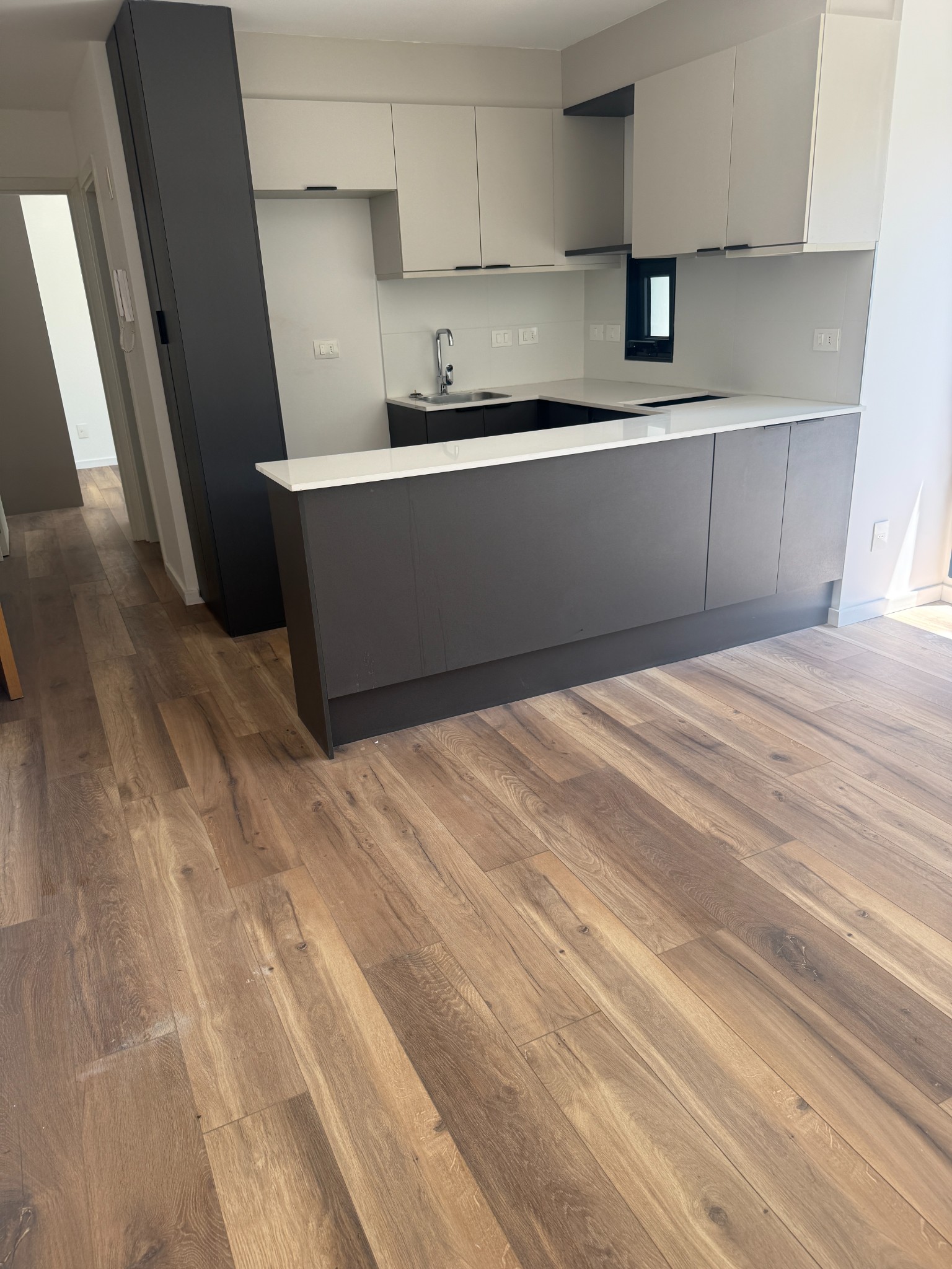 Vendo exclusivo Apartamento de 1 Dormitorio con Amplia Terraza, ¡A Estrenar y Listo para Disfrutar! - Vista 3