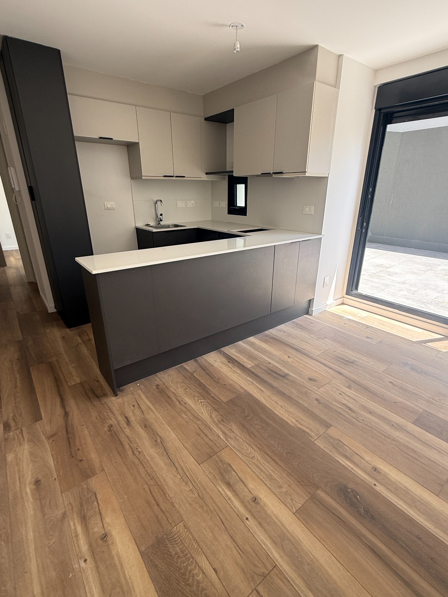 Vendo exclusivo Apartamento de 1 Dormitorio con Amplia Terraza, ¡A Estrenar y Listo para Disfrutar! - Vista 2