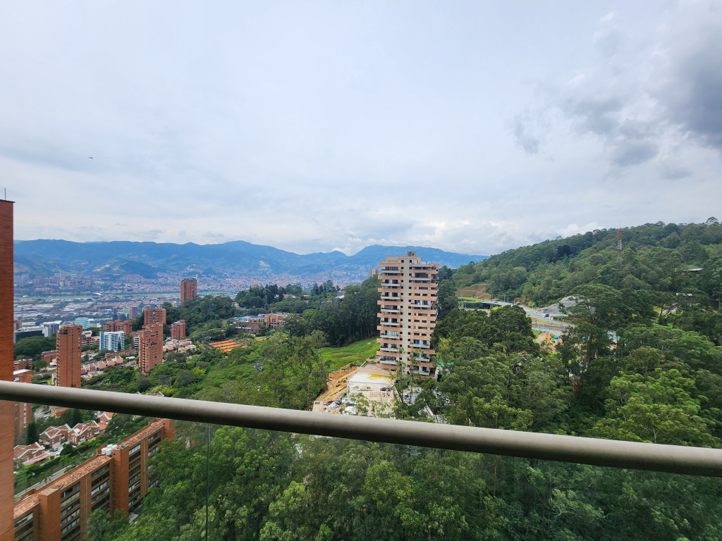 Apartamento en venta en Altos del poblado, Medellín [No disponible] 5