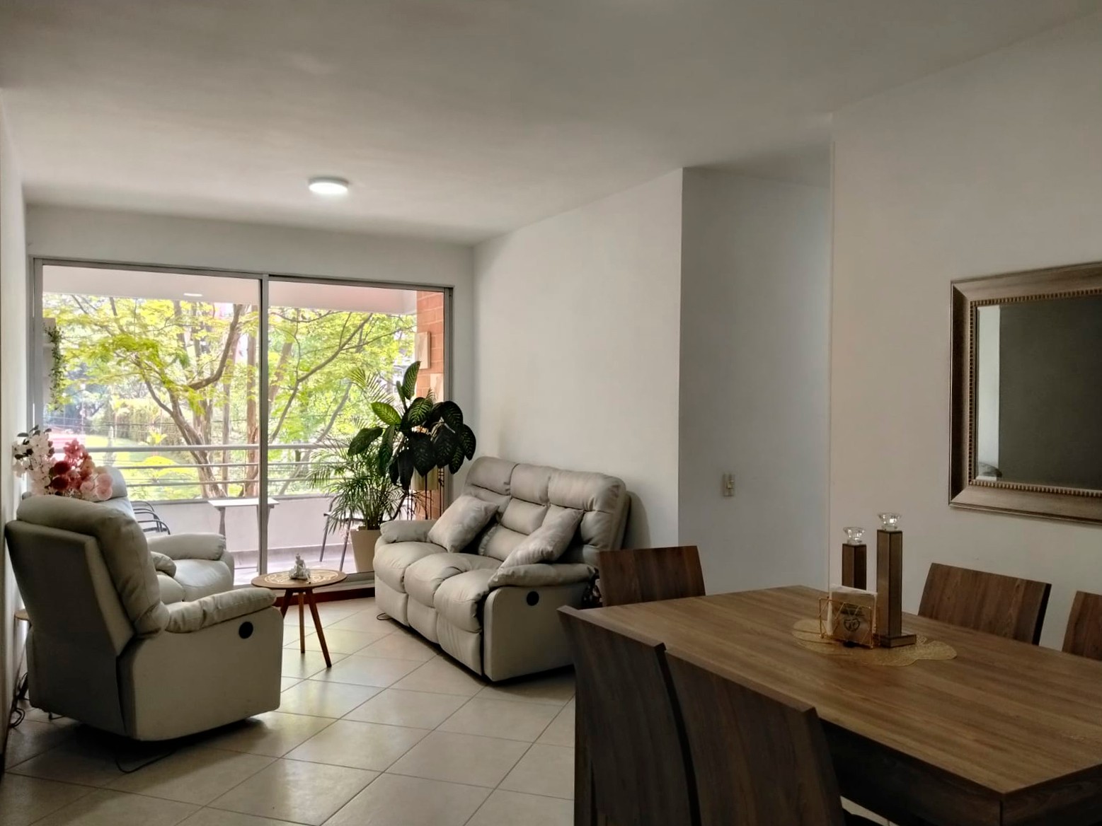 Apartamento en venta en El Poblado, Medellín · foto 2 de 19