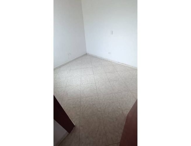 Casa de 3 alcobas en venta en La Esmeralda, Girón, 80 m² · foto 3 de 15