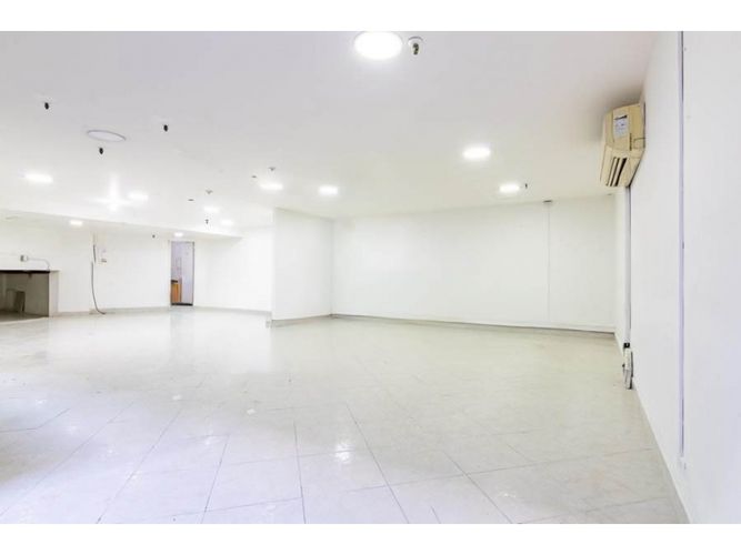 Oficina en venta en La Candelaria, Medellín, 138 m² · foto 2 de 12