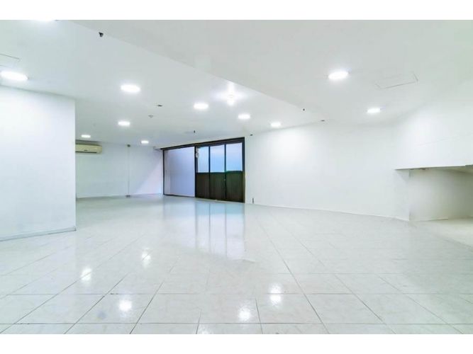 Oficina en venta en La Candelaria, Medellín, 138 m² · foto 3 de 12