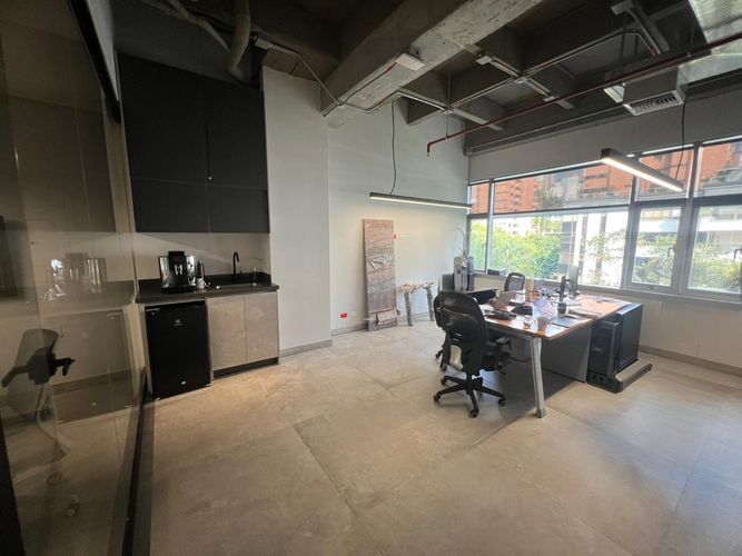 Oficina en arriendo en El Poblado, Medellín, 45 m² · foto 2 de 9