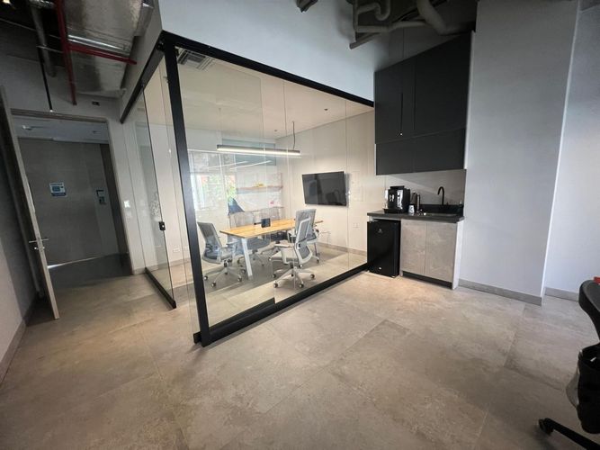 Oficina en arriendo en El Poblado, Medellín, 45 m² · foto 5 de 9