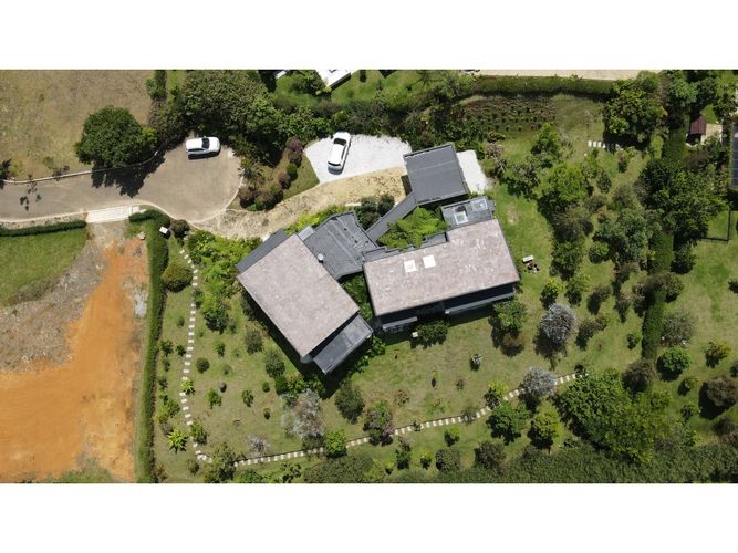 Casa de 3 alcobas en venta en El Capiro, Rionegro, 278 m² · foto 3 de 24