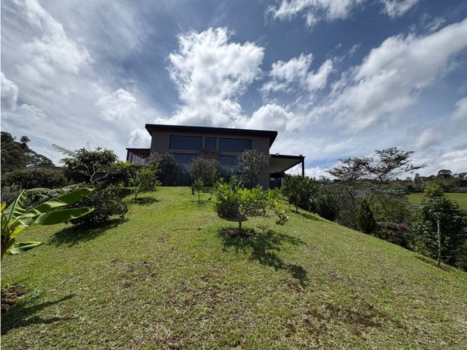 Casa de 3 alcobas en venta en El Capiro, Rionegro, 278 m² · foto 8 de 24