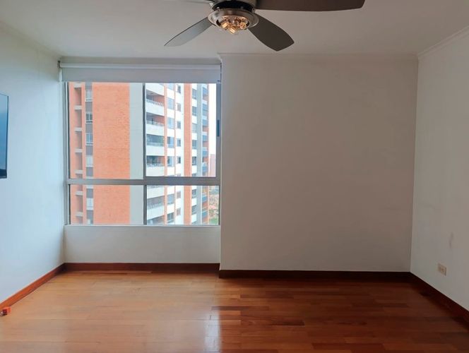 Apartamento de 3 alcobas en arriendo en El Poblado, Medellín, 217 m² · foto 13 de 19