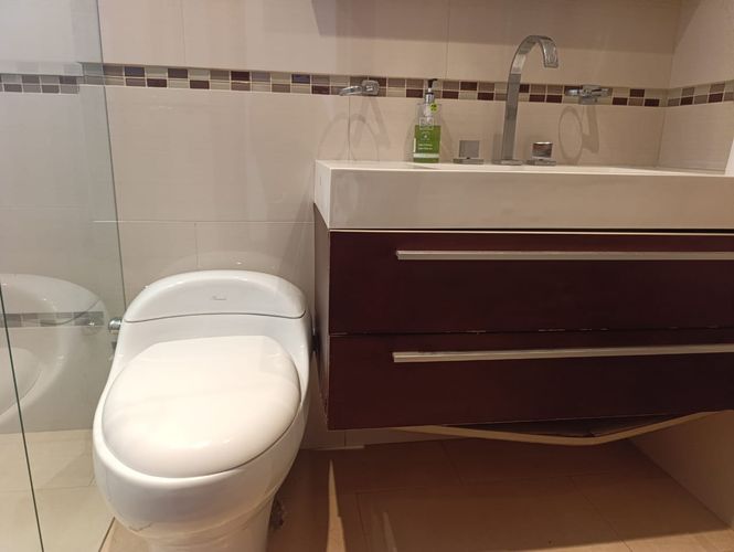 Apartamento de 3 alcobas en arriendo en El Poblado, Medellín, 217 m² · foto 16 de 19