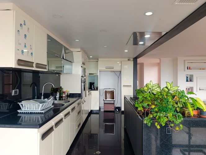 Apartamento de 3 alcobas en arriendo en El Poblado, Medellín, 217 m² · foto 7 de 19