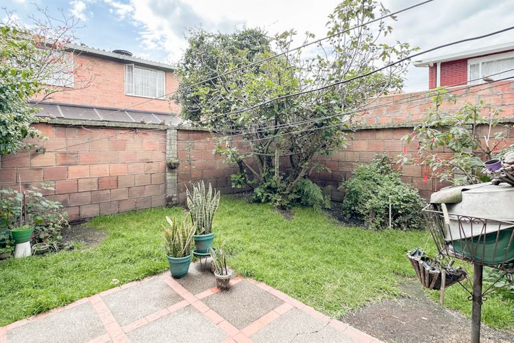 Casa de 3 alcobas en venta en La Esmeralda, Bogotá, 276 m² · foto 9 de 22